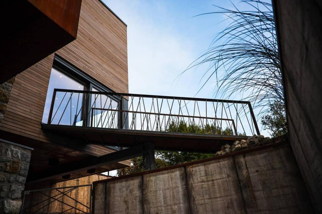 Amazon Corten Марш ан Фамен Екстериор снимка